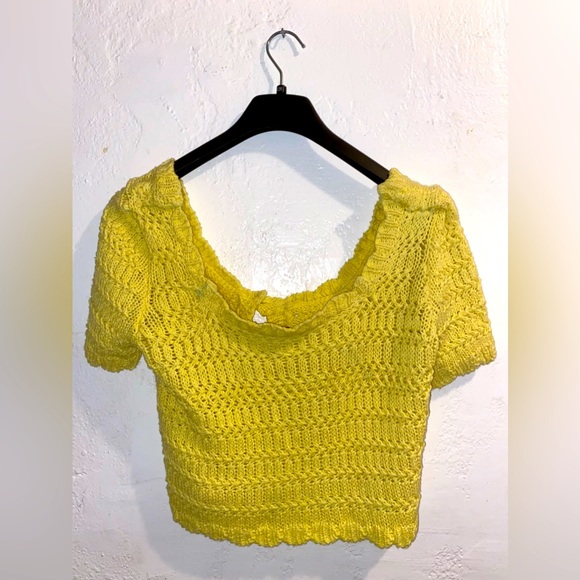 ZARA YELLOW TEXTURED KNIT TOP JEWEL BUTTON - Picture 2 of 4